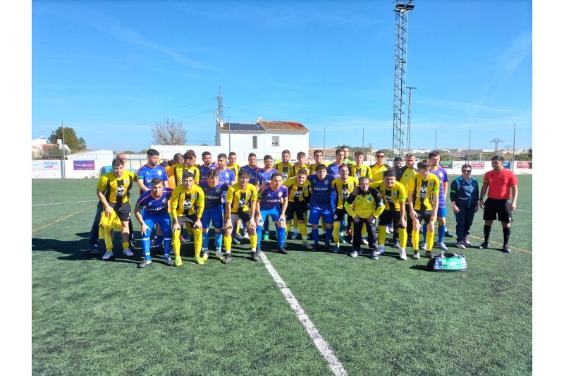 Els equips de futbol i bàsquet d’Ondara commemoren el Dia Mundial Contra el Càncer