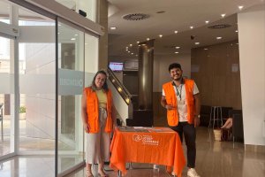 Voluntarios de la Fundación Josep Carreras visitan el Hospital San Carlos de Dénia