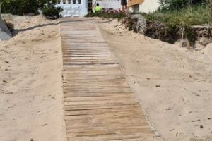 El Ayuntamiento de Dénia repara un acceso a la playa de Les Deveses 