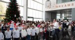 Escolares de La Xara cantan villancicos en el Hospital de Dnia 
