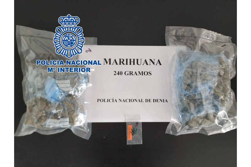 La Polica Nacional detiene en Dnia a un hombre que ocultaba 250 gramos de marihuana en su coche