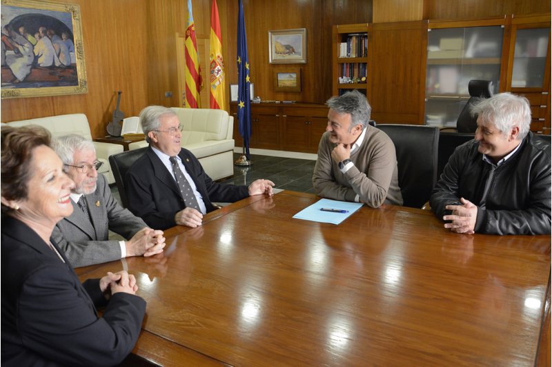 El doctor Vicente Ario cede su biblioteca cientfica al Ayuntamiento de Xbia