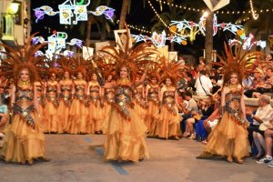 Las fiestas de moros i cristians de Benissa mantienen la participacin y el desfile de gala gana en ritmo