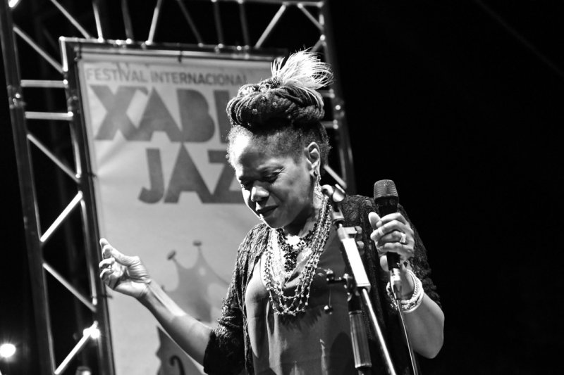 La cantante neoyorkina Catherine Russell cierra el Xbia Jazz ante ms de 1.200 personas