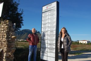 El Ayuntamiento de Els Poblets instala tótems publicitarios para promocionar el tejido empresarial local
