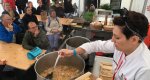 Dos cocineras de la comarca preparan arroces, cocas y buuelos en Bergen