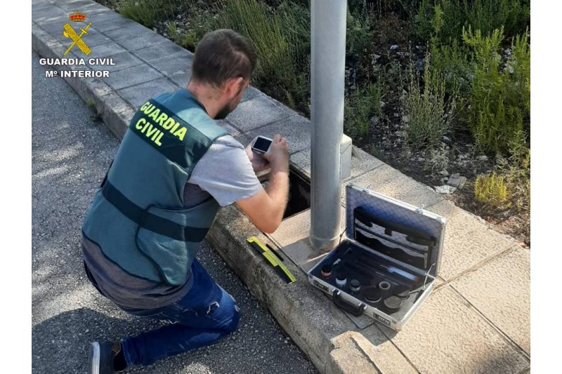 La Guardia Civil desarticula un grupo especializado en el robo de cables de luz