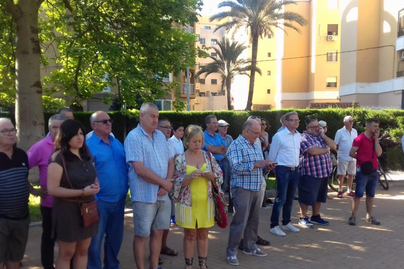 Comproms per Dnia torna a reunir a militants i simpatitzants davant lescultura de Jaume I per tal de demanar el vot i que el PSOE no mire cap a la dreta