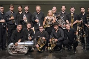 Ensemble Brass y la Coral Javiense dan ambiente musical al fin de semana de Xbia