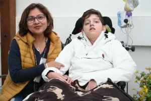 Un andador para Alberto: Una vecina de Dénia lanza un crowdfunding para conseguir que su hijo recupere movilidad