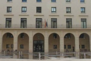 L'Audiència Provincial jutja a un home per abusos a una menor a Dénia 