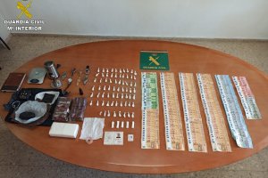 La Guardia Civil detiene a una pareja residentes en Xàbia por venta de cocaína 