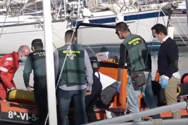 Un pescador de 55 aos se ahoga tras caer al mar en Dnia 