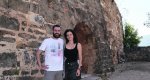 Una pareja de valencianos, los primeros visitantes del Castell de Dnia tras la reapertura