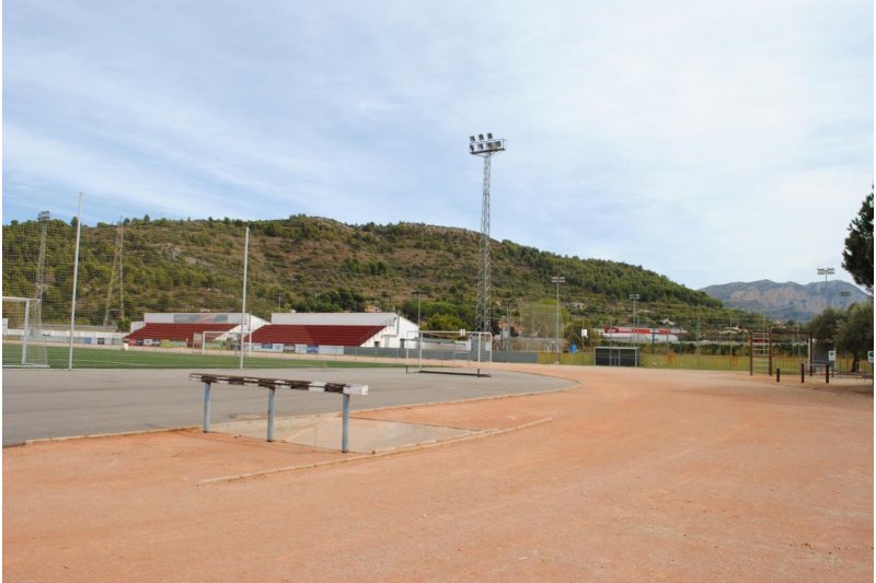 Deportes contempla una inversin de 400.000 euros para mejorar la pista de atletismo de Pedreguer
