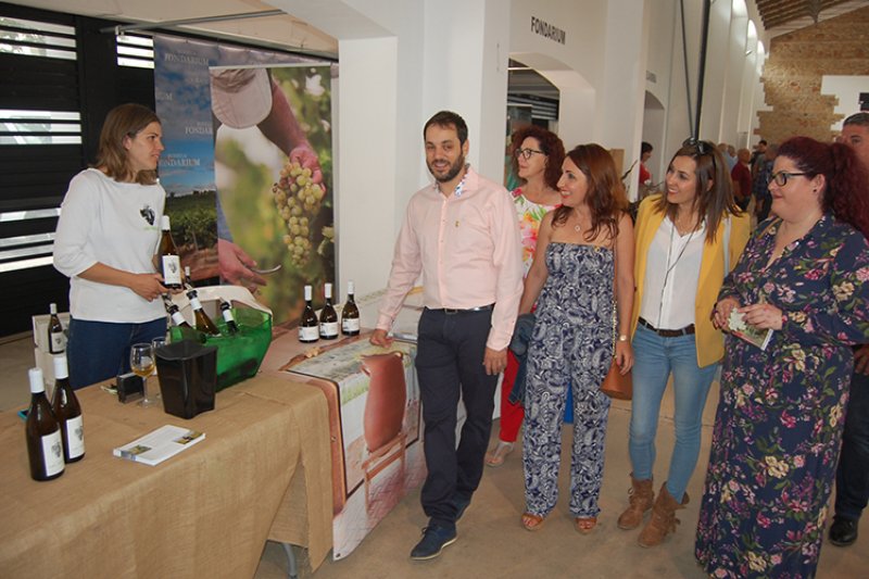 Música, libros, vinos, gastronomía y comercio de proximidad afianzan la Fira de la Paraula i la bona taula 2019 en Ondara
