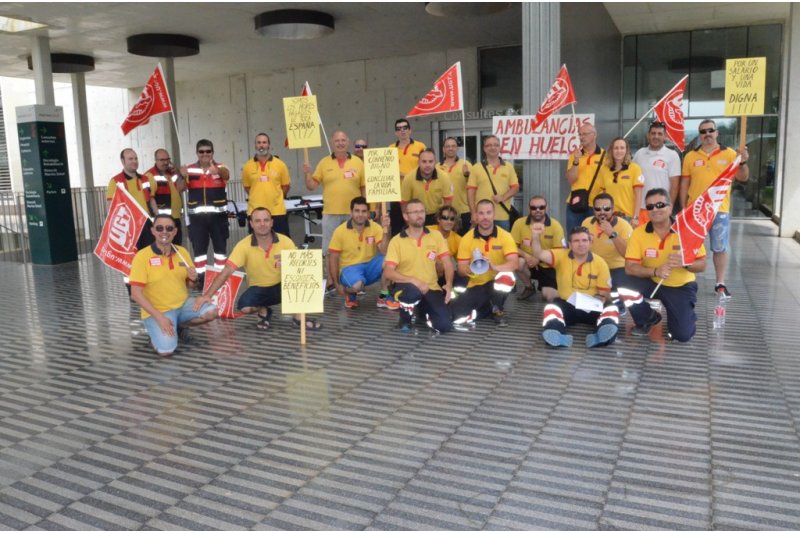 Los trabajadores de las ambulancias inician una huelga indefinida