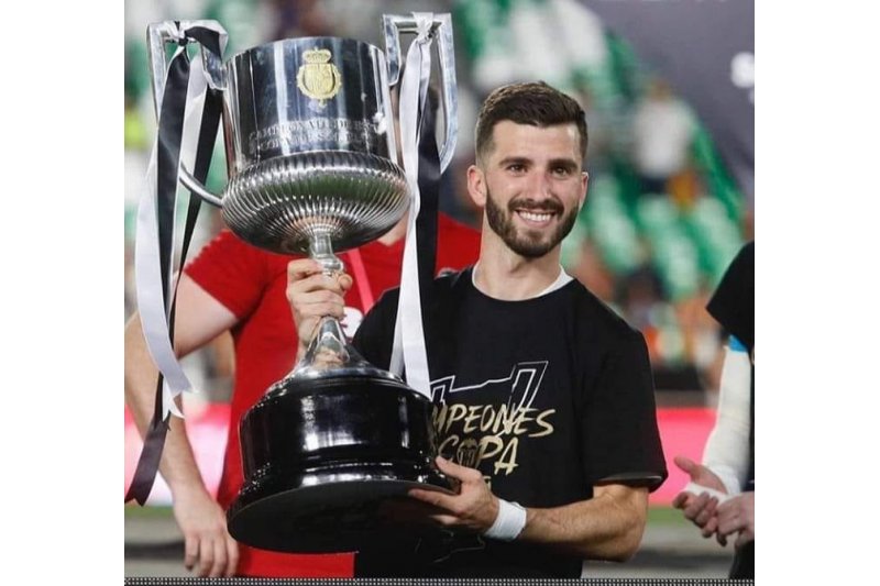 El nio de Pedreguer que soaba jugar con el Valencia CF alza la Copa del Rey
