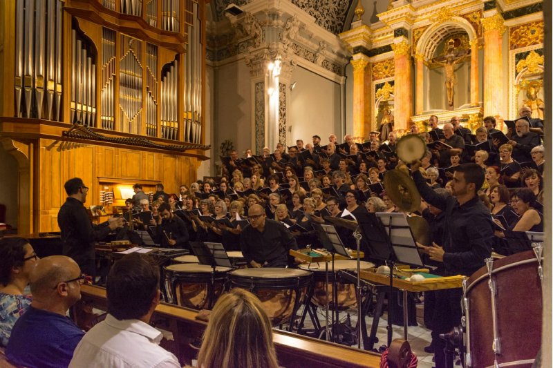 Pedreguer: Ciiento veinte intérpretes agotan dos sesiones de entradas con el Carmina Burana en la iglesia de la Santa Cruz