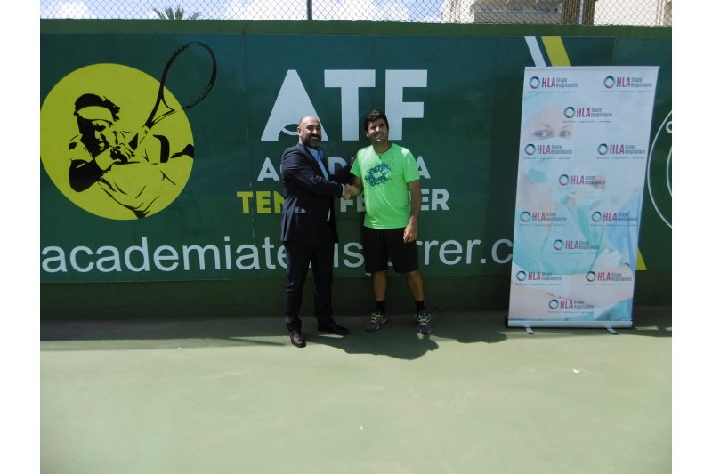 Convenio entre HLA San Carlos y la Academia de Tenis David Ferrer
