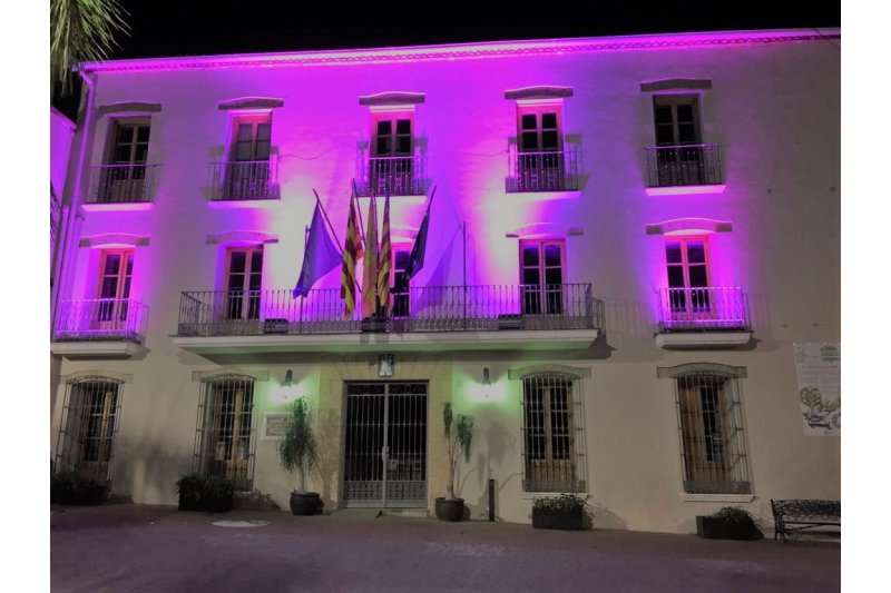 El Ayuntamiento de Ondara se tie de rosa para conmemorar el Da Internacional del cncer de mama