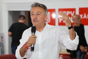 Reacción de Chulvi tras el acuerdo tripartito en Xàbia: “El pacto de la vergüenza para colocar a gente en el Ayuntamiento”