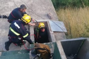 Rescatan a una joven que cayó a un antiguo depósito de agua de Xàbia