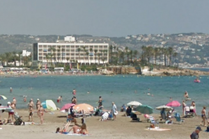 Batalla amb els ecologistes: L'Ajuntament de Xàbia aclareix que la platja de l'Arenal és “òptima” per al bany