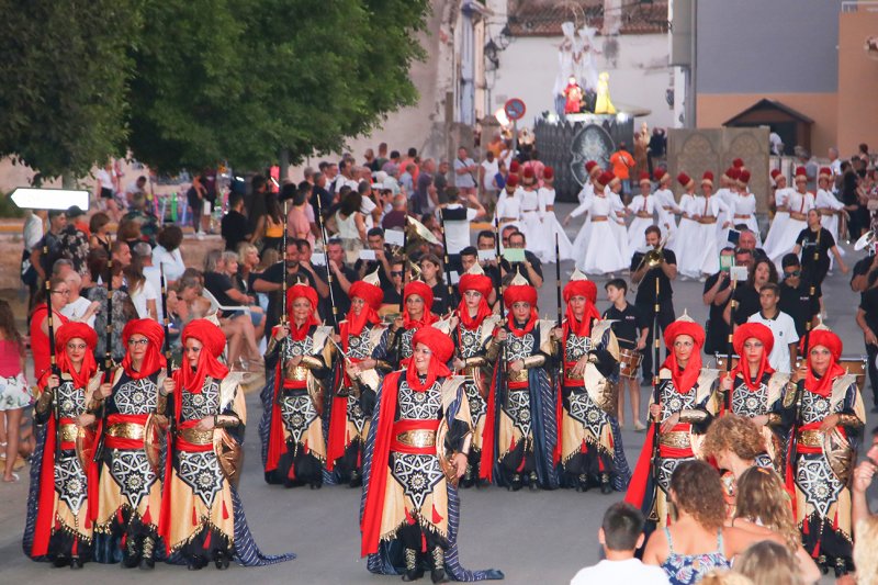 La fil Almadrava capitaliza la atencin hacia los Moros y Cristianos de las Fiestas del Salvador en Els Poblets