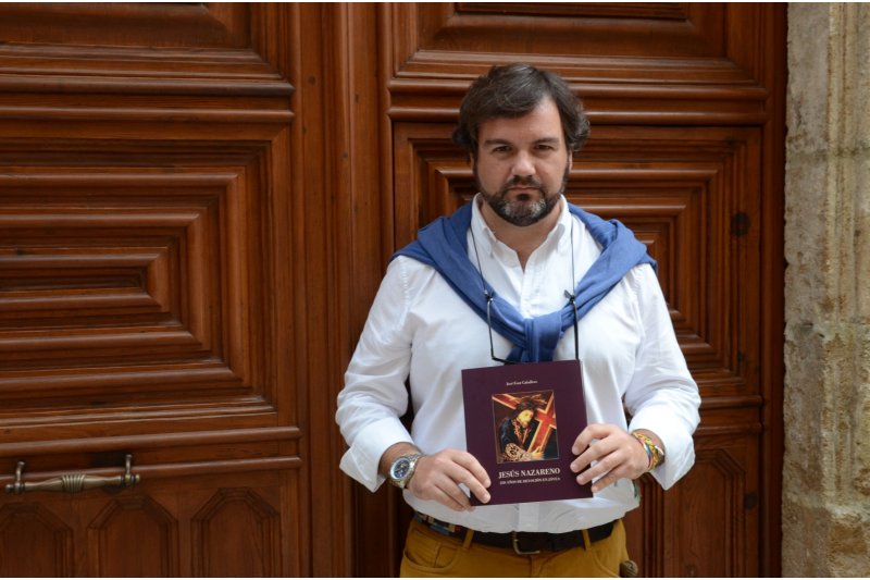 Jos Font Caballero recopila en un libro los 250 aos de devocin en Xbia a Jess Nazareno