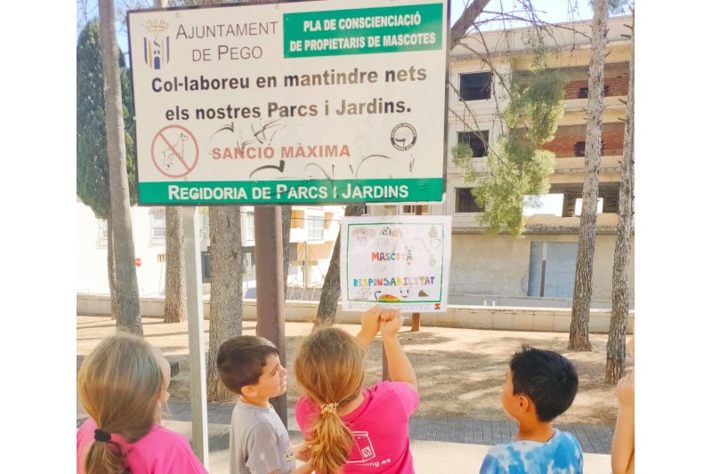 Los alumnos del colegio Sant Antoni de Pego ponen en marcha una campaa para mejorar los hbitos de limpieza urbana