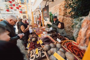 Els Magazinos abre la temporada de ferias gastronómicas con su homenaje al embutido tradicional 