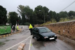 Primeros incidentes y cortes de viales en Dénia por la lluvia