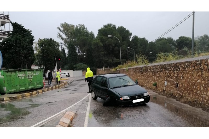 Primeros incidentes y cortes de viales en Dénia por la lluvia