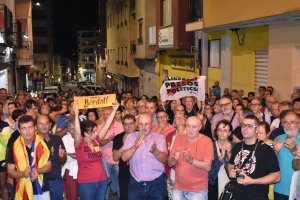 Vora 250 persones demanen la llibertat dels polítics del procés condemnats a presó en una concentració celebrada a Pedreguer