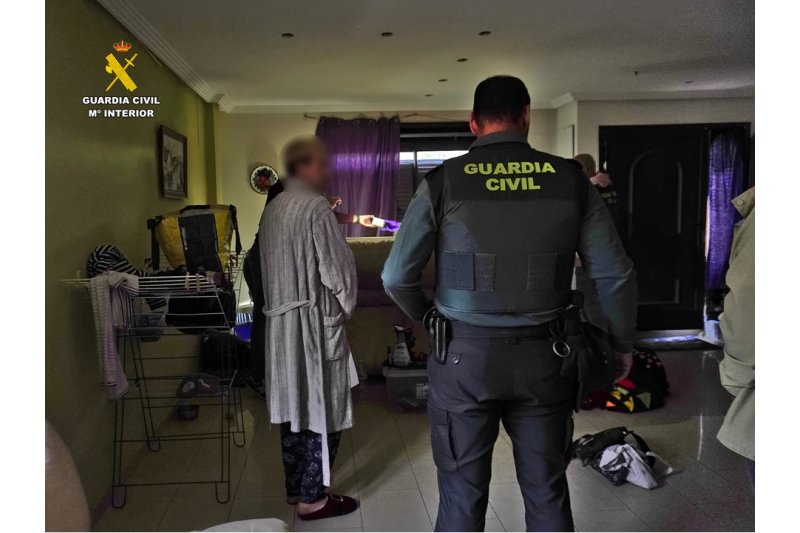 La Guardia Civil detiene a tres individuos que robaban en centros educativos de Pedreguer 
