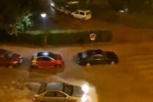 La forta pluja inunda carrers de Dénia 