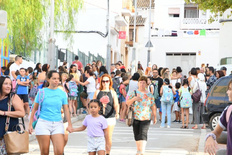 Miles de estudiantes de la comarca regresan a las aulas en el primer curso sin restricciones tras la pandemia 