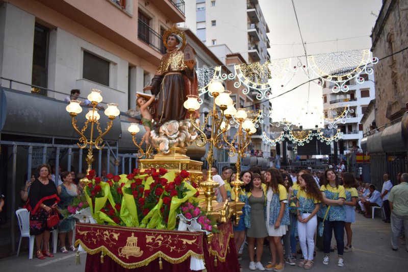 Quatre entrades i quatre bous serrils en el dia dedicat als bous al carrer de les Festes de Juliol de Pedreguer