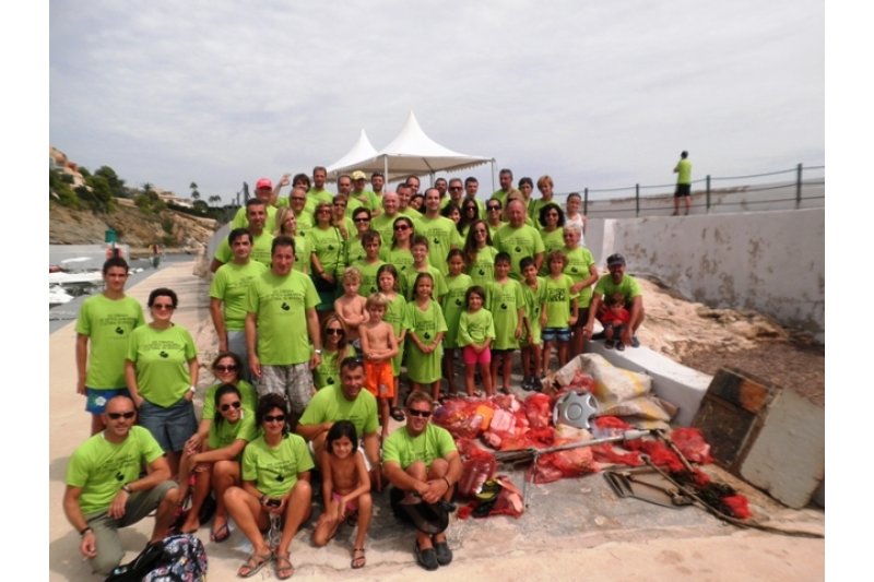Benissa: Voluntarios retiran 105 kilos de residuos en la zona litoral