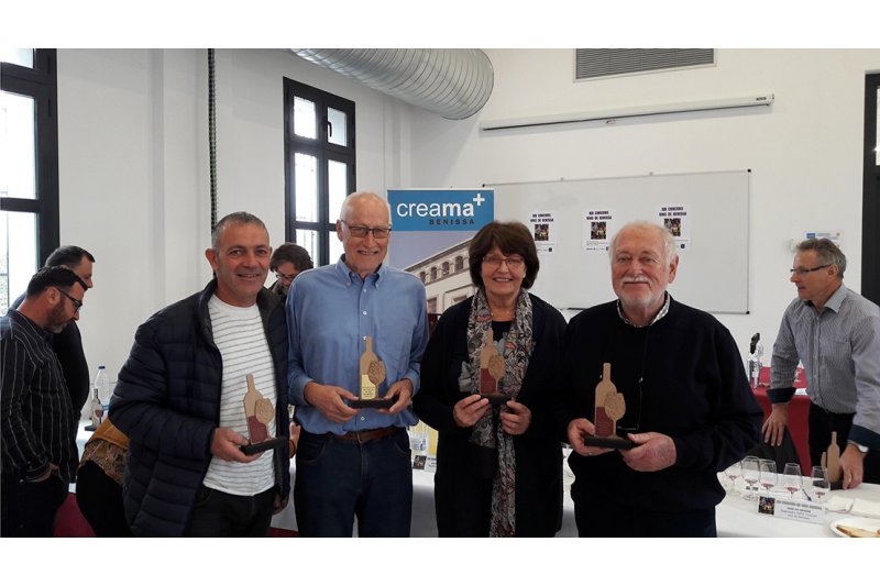 Dos residents estrangers guanyen el concurs de vins artesanals de Benissa