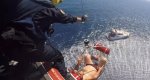 Rescatan a un hombre que estaba inconsciente en un barco