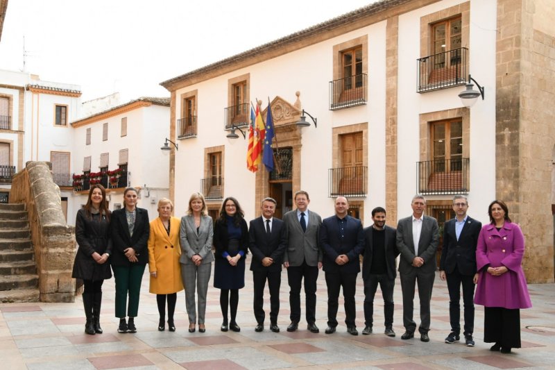 Ximo Puig y el resto de consellers celebran el pleno de Xbia y se interesan por asuntos e iniciativas de la ciudad