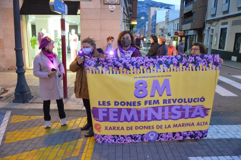 Cadena de mujeres como apoyo a la lucha feminista
