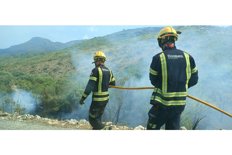 El consorcio de bomberos da por estabilizado el incendio de la Vall d’Ebo