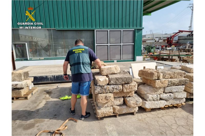 La Guardia Civil recupera 50 bloques de piedra tosca robados en Xbia