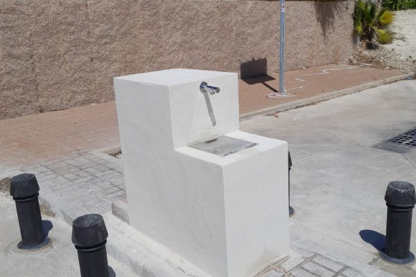 Amjasa repara la fuente de agua potable del punto de servicio de caravanas