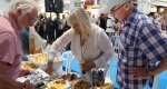 La celebracin del Da de Europa convierte el Mercat Municipal en punto de encuentro de residentes y vecinos de Dnia