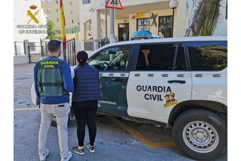 La Guardia Civil detiene en Calp a una mujer que se dedicaba a robar mediante el mtodo del abrazo