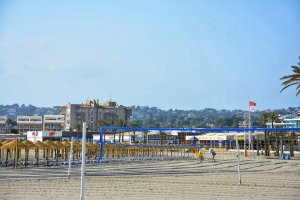 El Ayuntamiento de Xàbia cierra la playa del Arenal por los altos niveles de bacterias fecales 